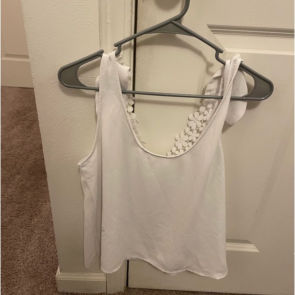 Women’s white tank top size medium